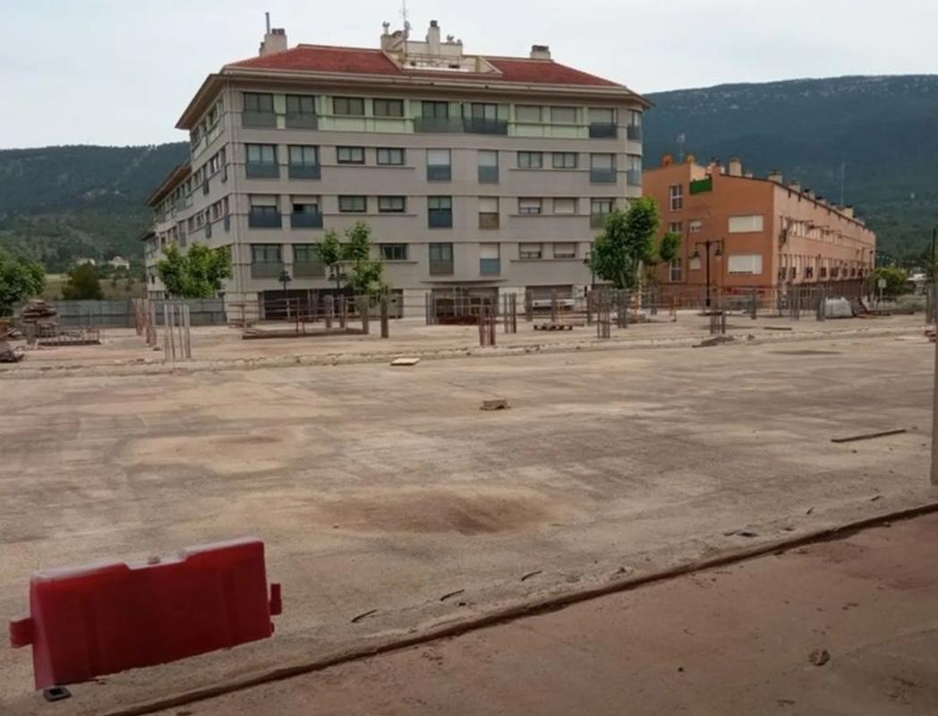Budynek Mieszkalny o powierzchni 11503m2 na sprzedaż w Alcoy photo 2