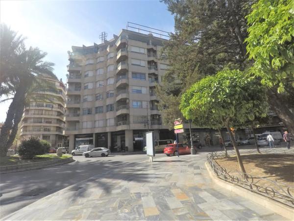 Edificio de uso mixto thumbnail 1