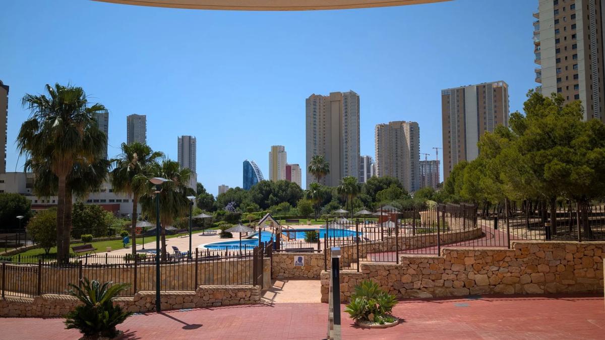 Sale of apartment in Calle Presidente Adolfo Suárez, 18, Benidorm
 photo 2