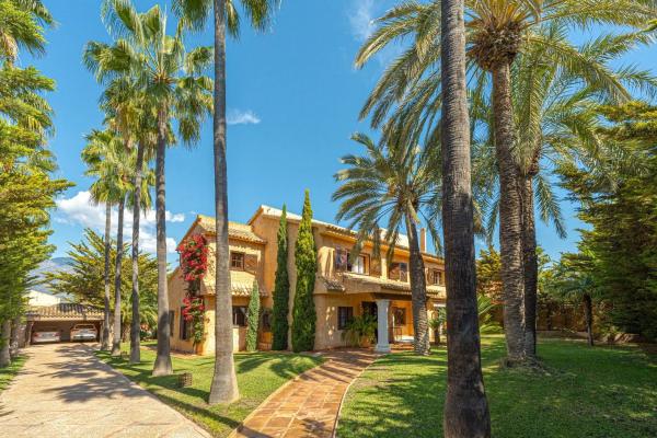 Casa independiente en avenida de Malta thumbnail 1