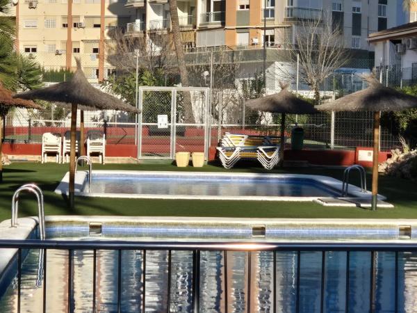 Chalet adosado en avenida Juan Fuster Zaragoza, 10 thumbnail 1