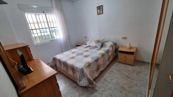 Chalet adosado en calle Adriano photo 1