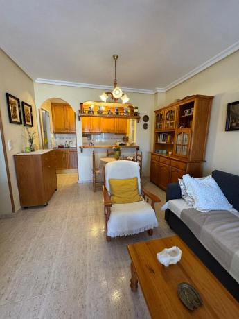 Independent chalet for sale in Урбанисасьон Альбентоса II, Torrevieja thumbnail 1