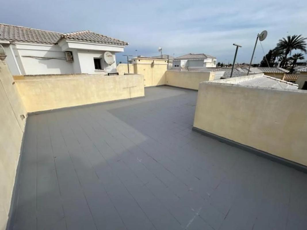 Sale of independent chalet in Avenida Ramón del Valle Inclán - Torreta, Torrevieja
photo 1