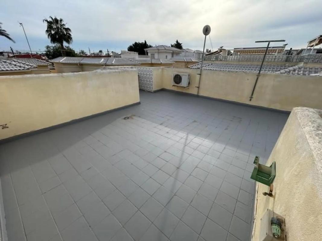 Sale of independent chalet in Avenida Ramón del Valle Inclán - Torreta, Torrevieja
photo 2
