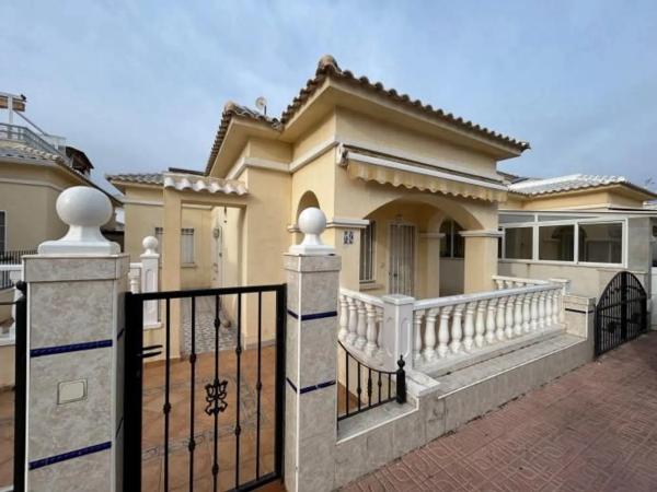 Chalet wolnostojący na sprzedaż w  Avenida Ramón del Valle Inclán - Torreta, Torrevieja photo 4