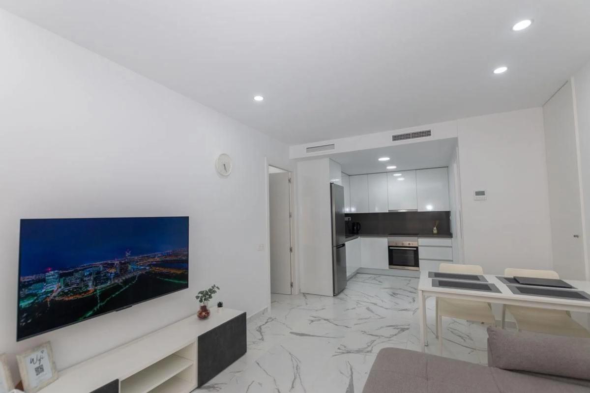 Venta de piso en Calle Ramón Gallud, 129, Torrevieja
 photo 2