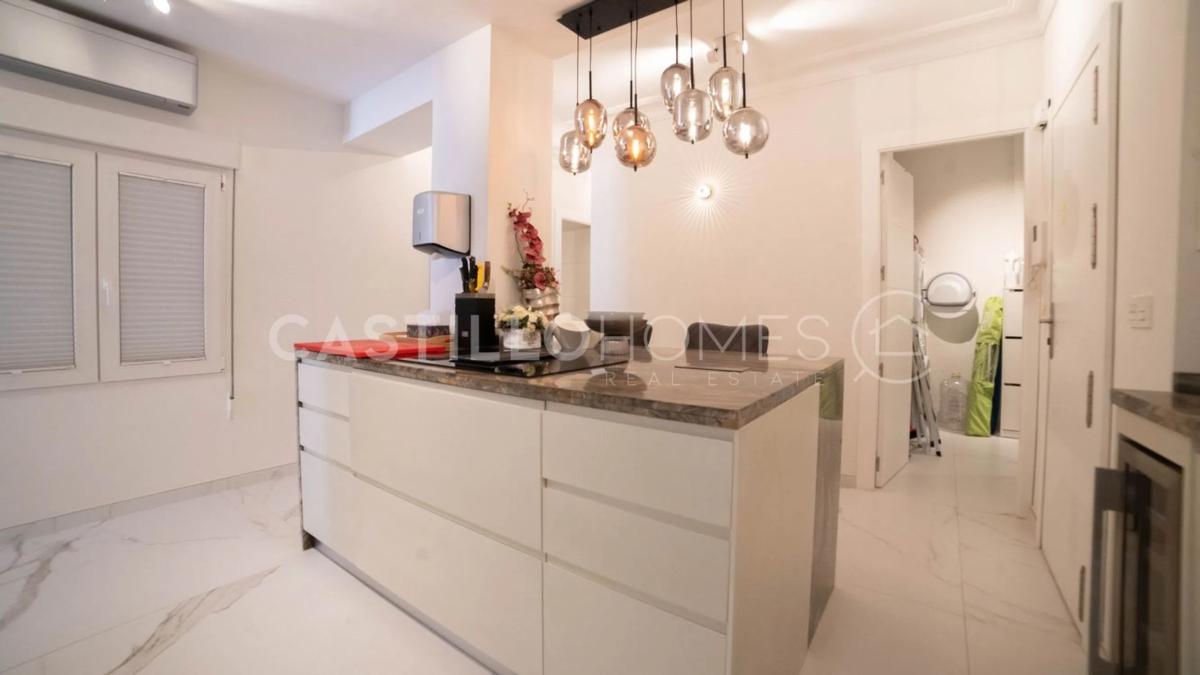 Sale of apartment in Calle Maria Parodi, 1, Torrevieja
photo 1