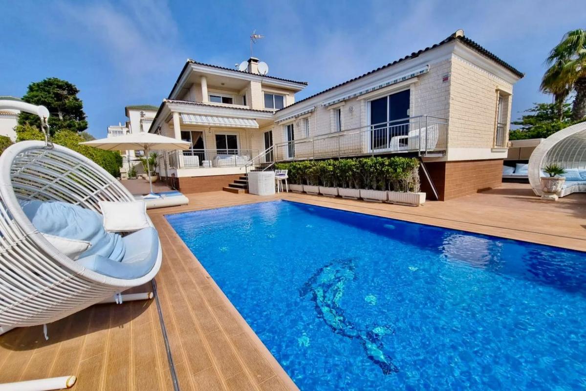 Properties for sale and rent in Spain photo 2