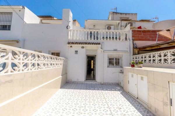 Частный шале на продаже в Barrio El Molino, Торревьеха photo 1