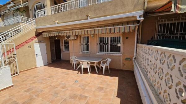 Chalet independiente en venta en Barrio El Molino, Torrevieja thumbnail 1