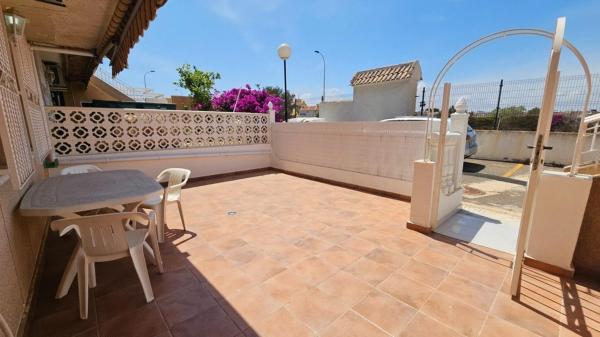 Chalet independiente en venta en Barrio El Molino, Torrevieja thumbnail 2