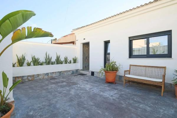 Chalet independiente en venta en Barrio El Molino, Torrevieja thumbnail 1