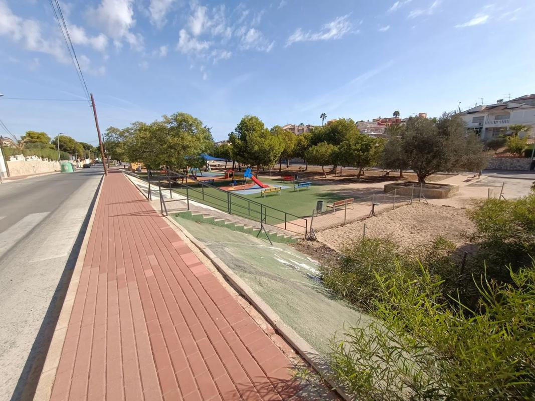 Properties for sale and rent in Spain photo 3