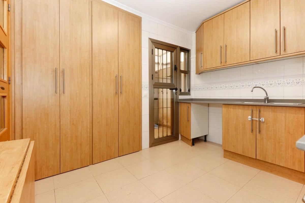 Sale of apartment in Calle Ramón Gallud, 21, Torrevieja
photo 3