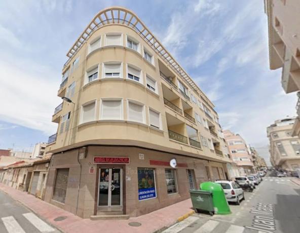 Piso en venta en  Rambla Juan Mateo García, Torrevieja photo