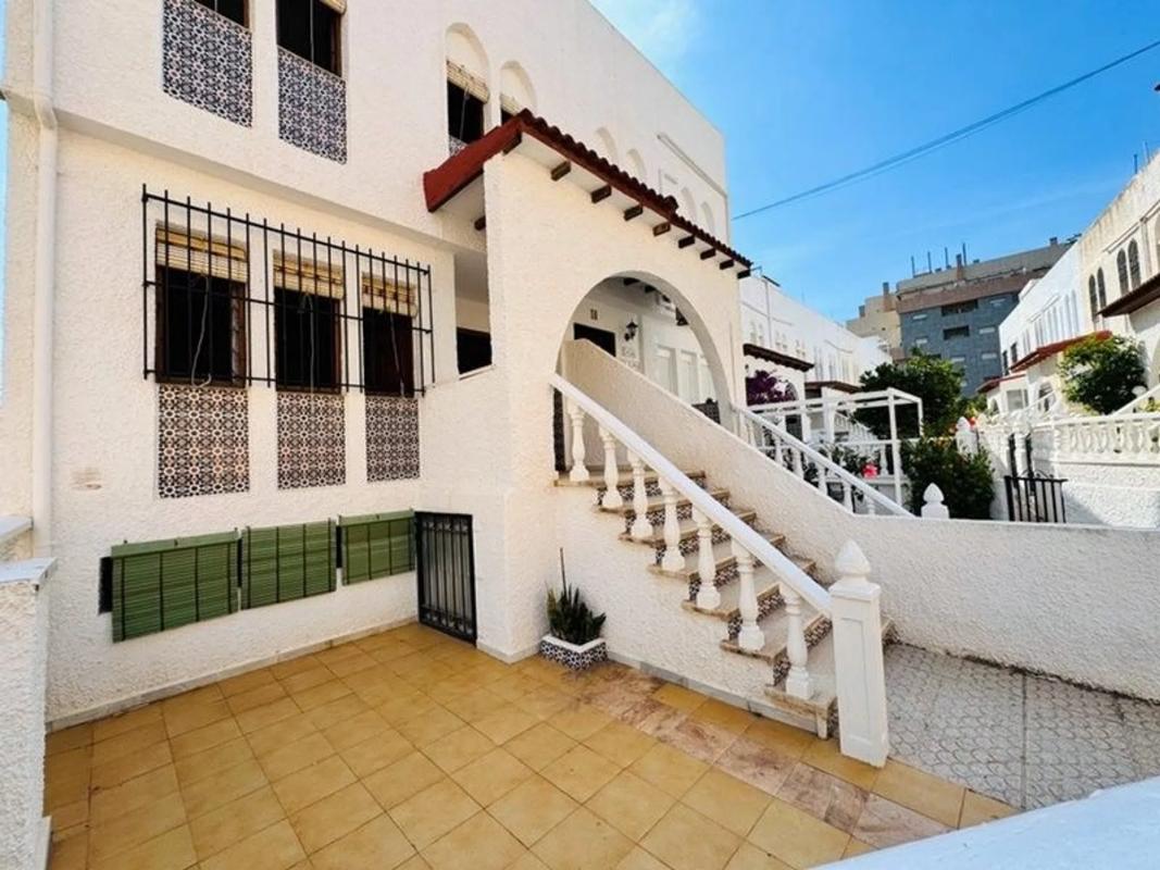 Sale of independent chalet in Barrio Gaspar Perrelló, Torrevieja
photo 2