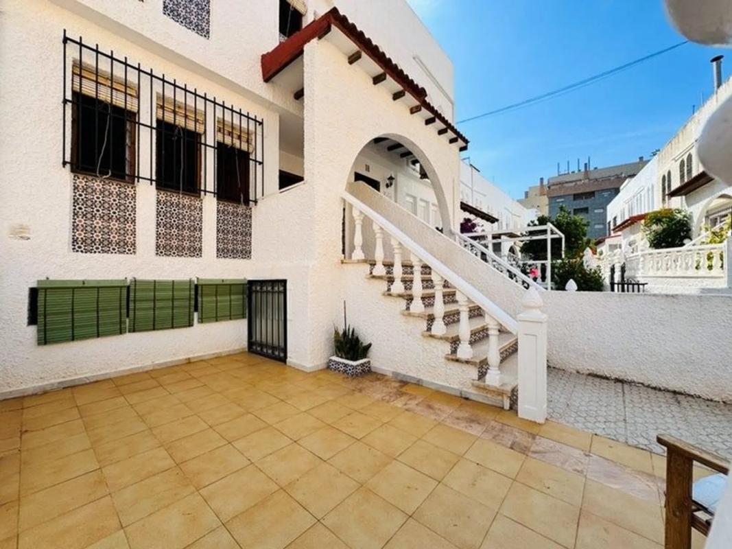 Sale of independent chalet in Barrio Gaspar Perrelló, Torrevieja
photo 3
