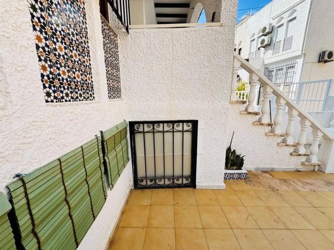 Sale of independent chalet in Barrio Gaspar Perrelló, Torrevieja
photo 4