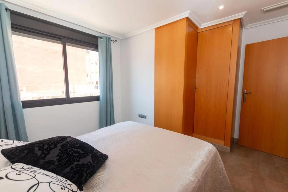 Sale of apartment in Avenida del Mediterráneo, 27, Torrevieja
photo 2