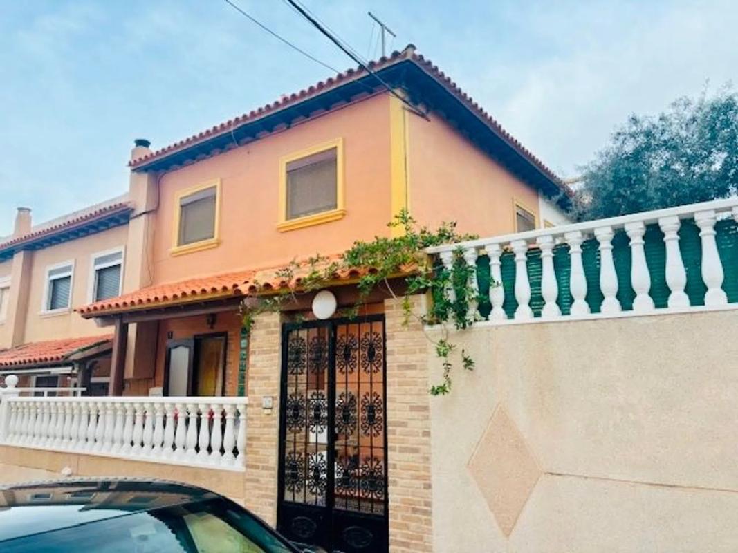 Sale of independent chalet in Barrio Cabo Cervera, Torrevieja
photo 1
