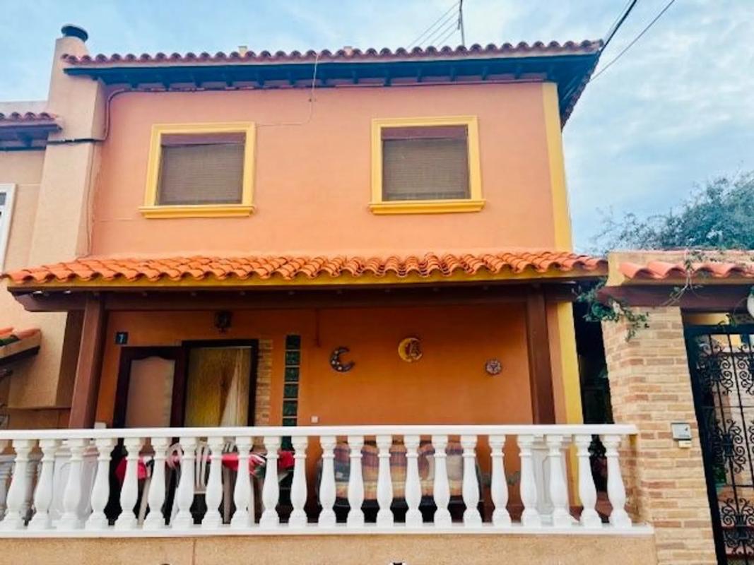 Sale of independent chalet in Barrio Cabo Cervera, Torrevieja
photo 2