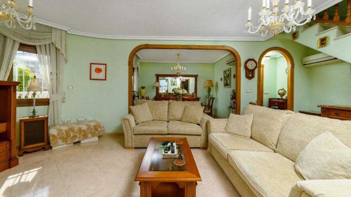 Sale of independent chalet in Calle Veleta, Torrevieja
 photo 5