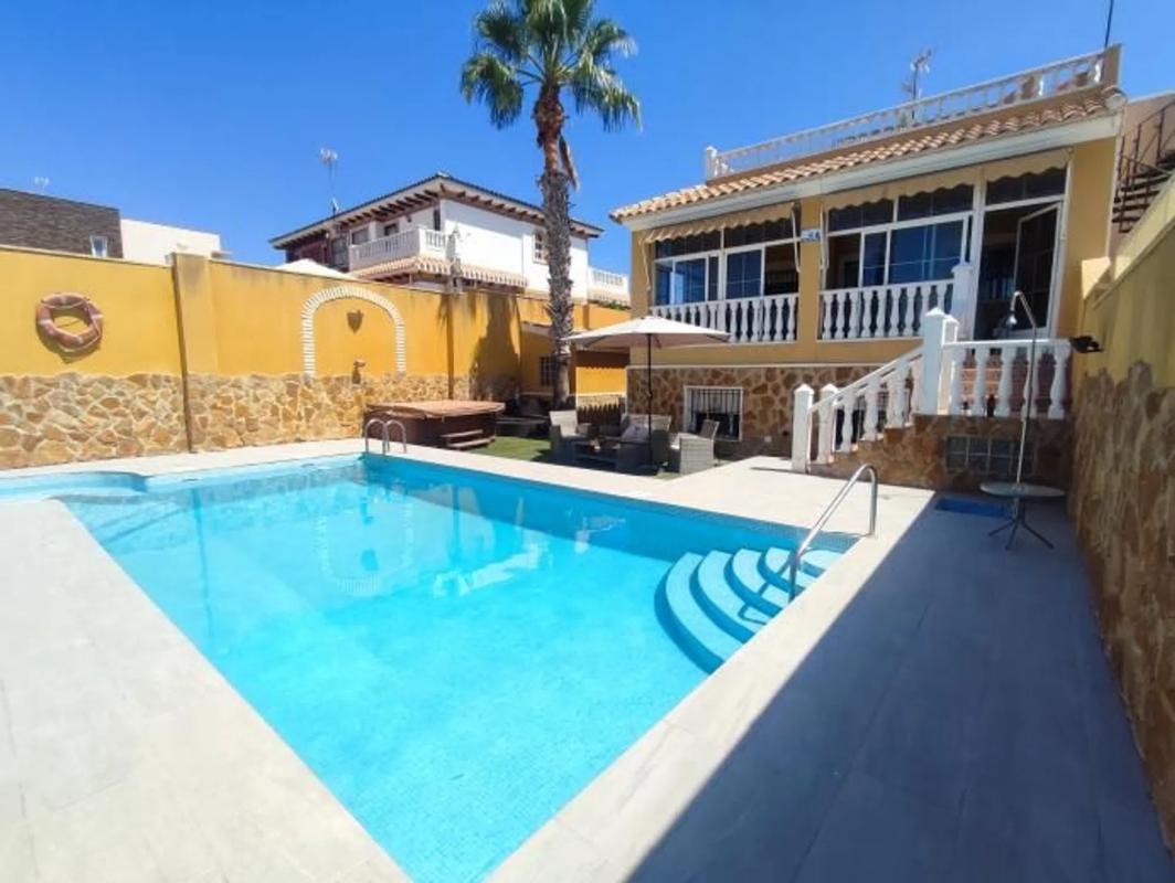 Venta de chalet independiente en Calle Sol Poniente, Torrevieja
 photo 3