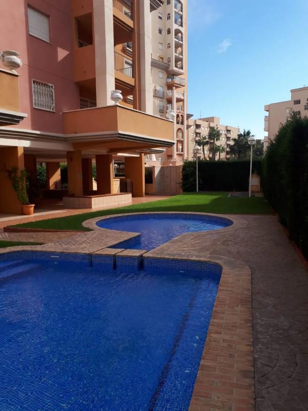 Venta de piso en Avenida Roentgen, 3, Torrevieja
photo 1