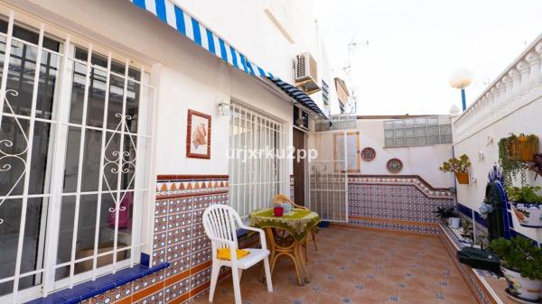 Chalet independiente en venta en Barrio El Molino, Torrevieja photo 1