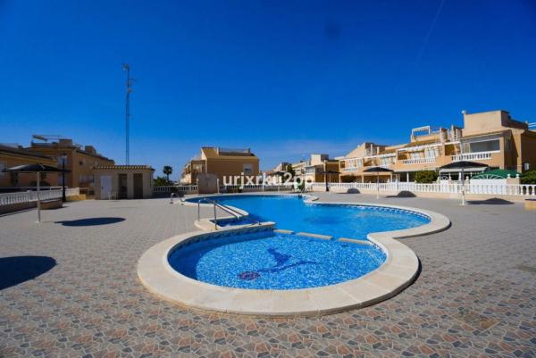 Chalet independiente en venta en Barrio El Molino, Torrevieja photo 1