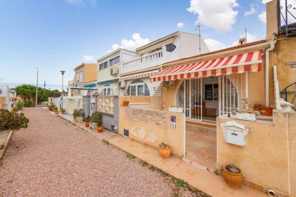 Chalet independiente en venta en Barrio El Molino, Torrevieja photo 1