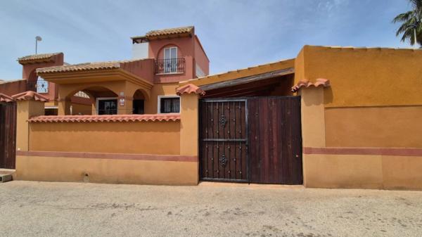 Chalet independiente en venta en Barrio El Molino, Torrevieja photo 1