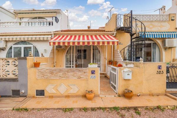 Chalet independiente en venta en Barrio El Molino, Torrevieja thumbnail 1