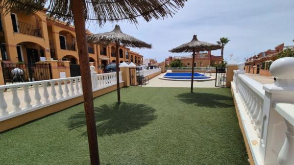 Chalet independiente en venta en Barrio El Molino, Torrevieja thumbnail 1