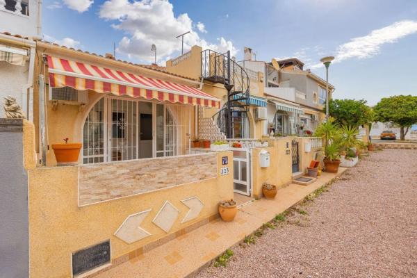 Chalet independiente en venta en Barrio El Molino, Torrevieja thumbnail 2