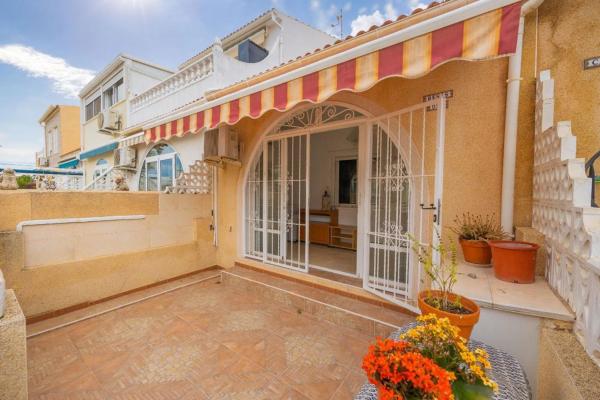 Chalet independiente en venta en  Barrio El Molino, Torrevieja photo 4