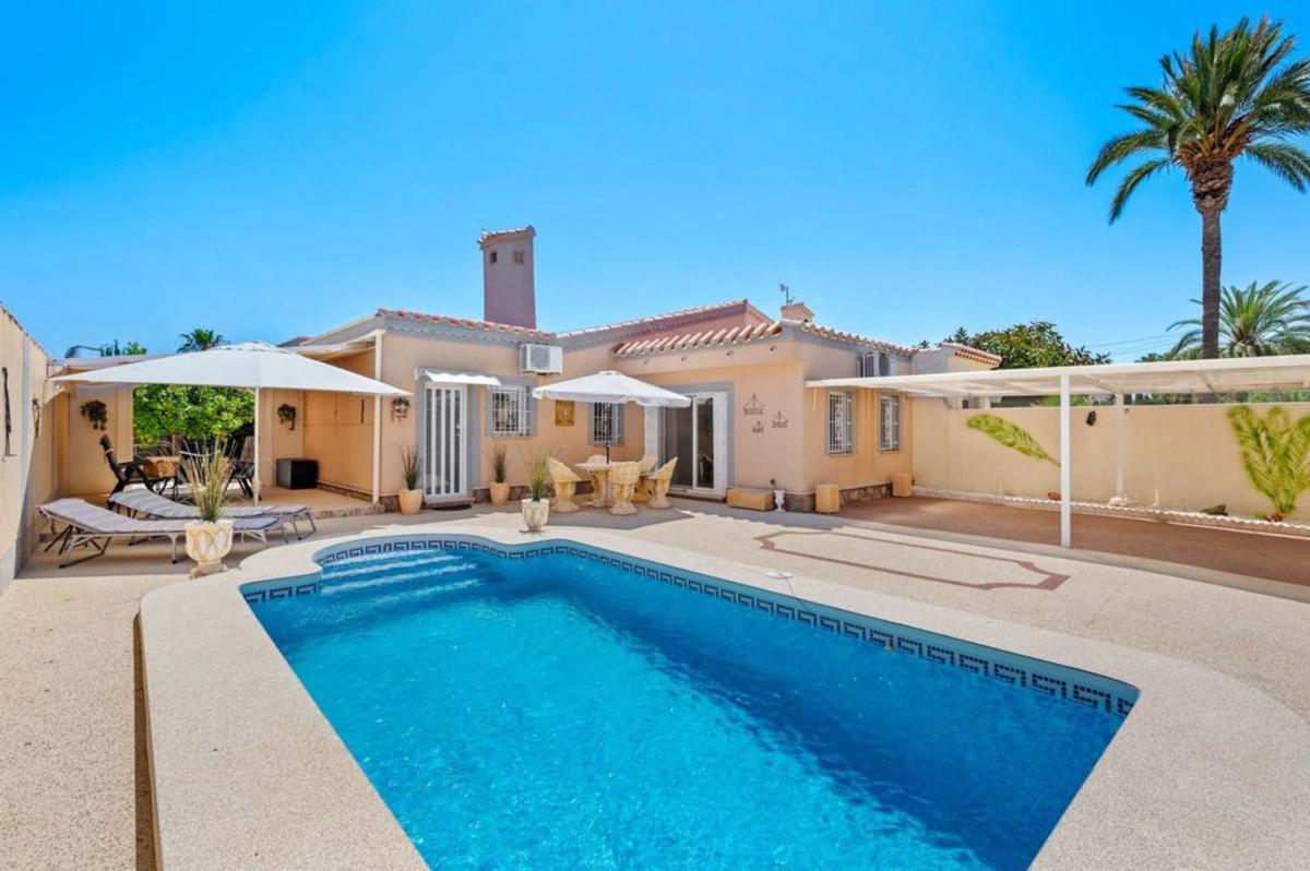 Venta de chalet independiente en Barrio El Molino, Torrevieja
photo 1