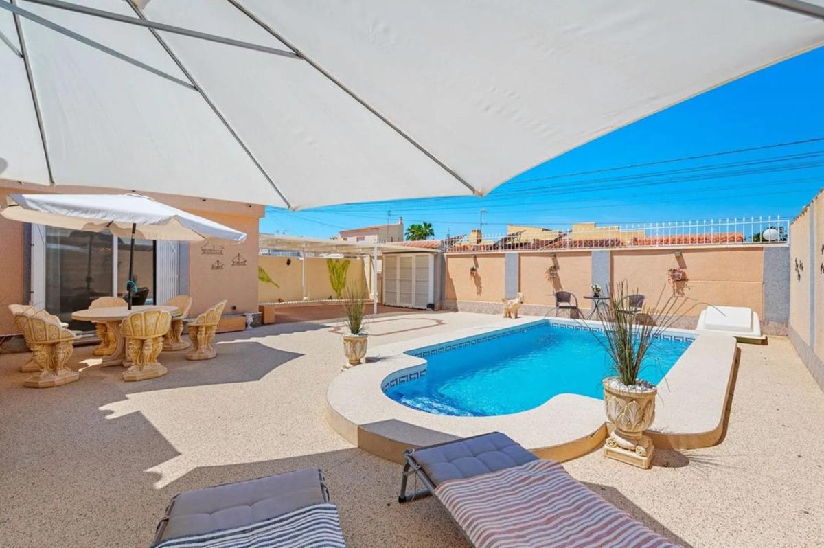 Venta de chalet independiente en Barrio El Molino, Torrevieja
photo 2
