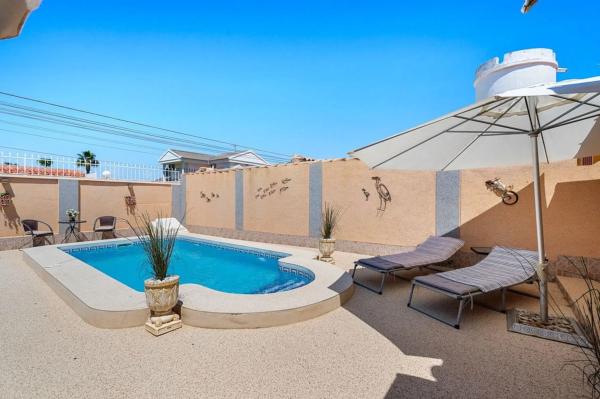 Chalet independiente en venta en Barrio El Molino, Torrevieja thumbnail 2