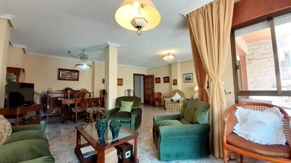 Apartment for sale in  4 Dormitorios, 2  Baños, Torrevieja photo 1