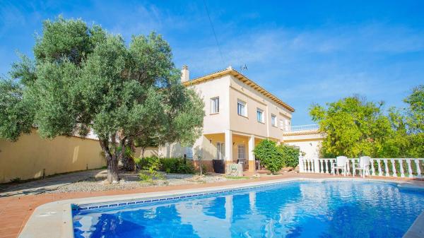 Chalet independiente en venta en  Calle Mimosas, Torrevieja photo 1