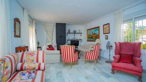Chalet independiente en venta en  Calle Mimosas, Torrevieja photo 4