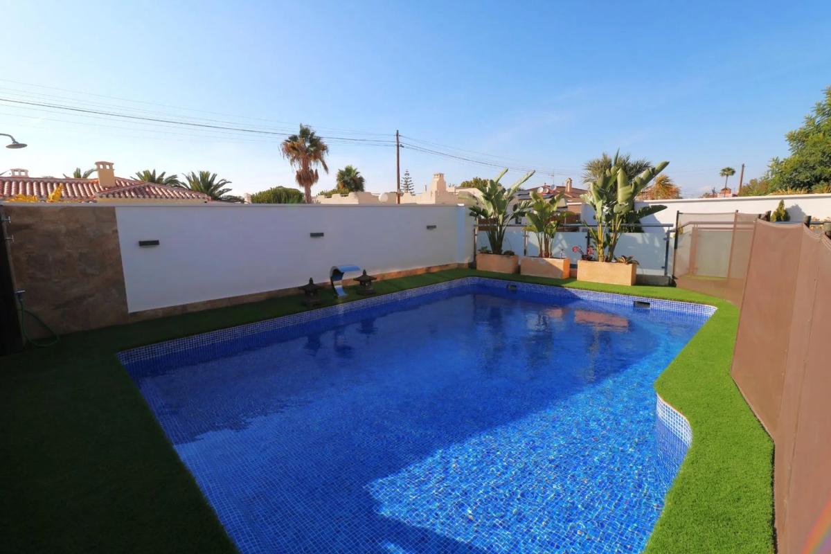 Venta de chalet independiente en Barrio La Siesta - El Salado - Torreta, Torrevieja
 photo 3