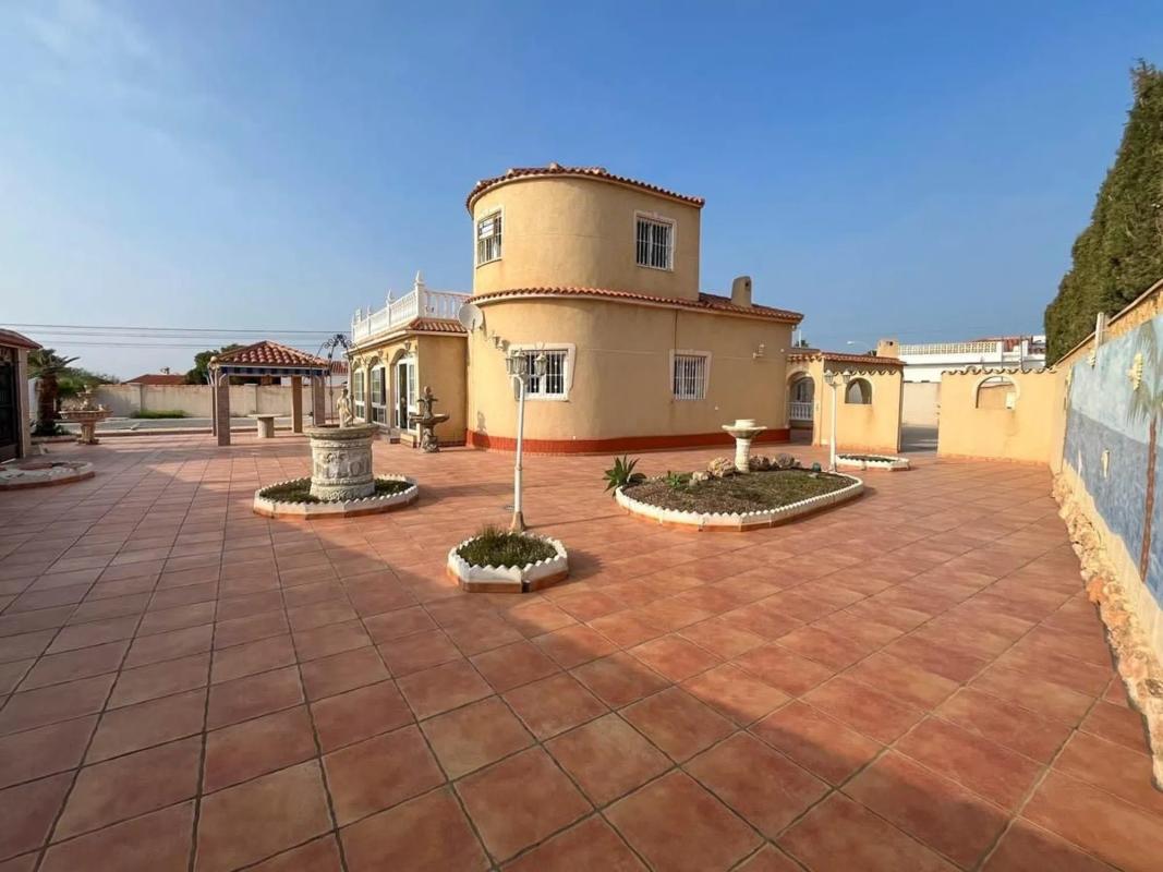 Venta de chalet independiente en Barrio La Siesta - El Salado - Torreta, Torrevieja
 photo 2