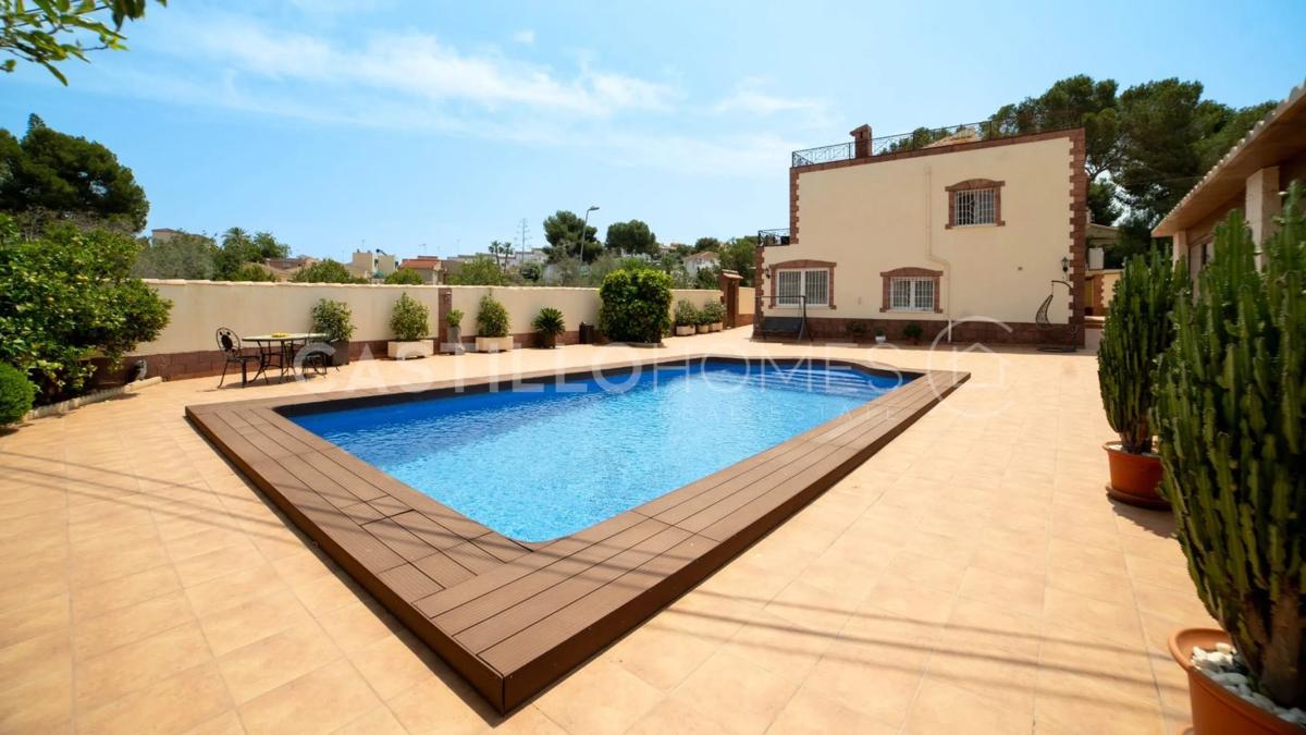 Properties for sale and rent in Spain photo 2