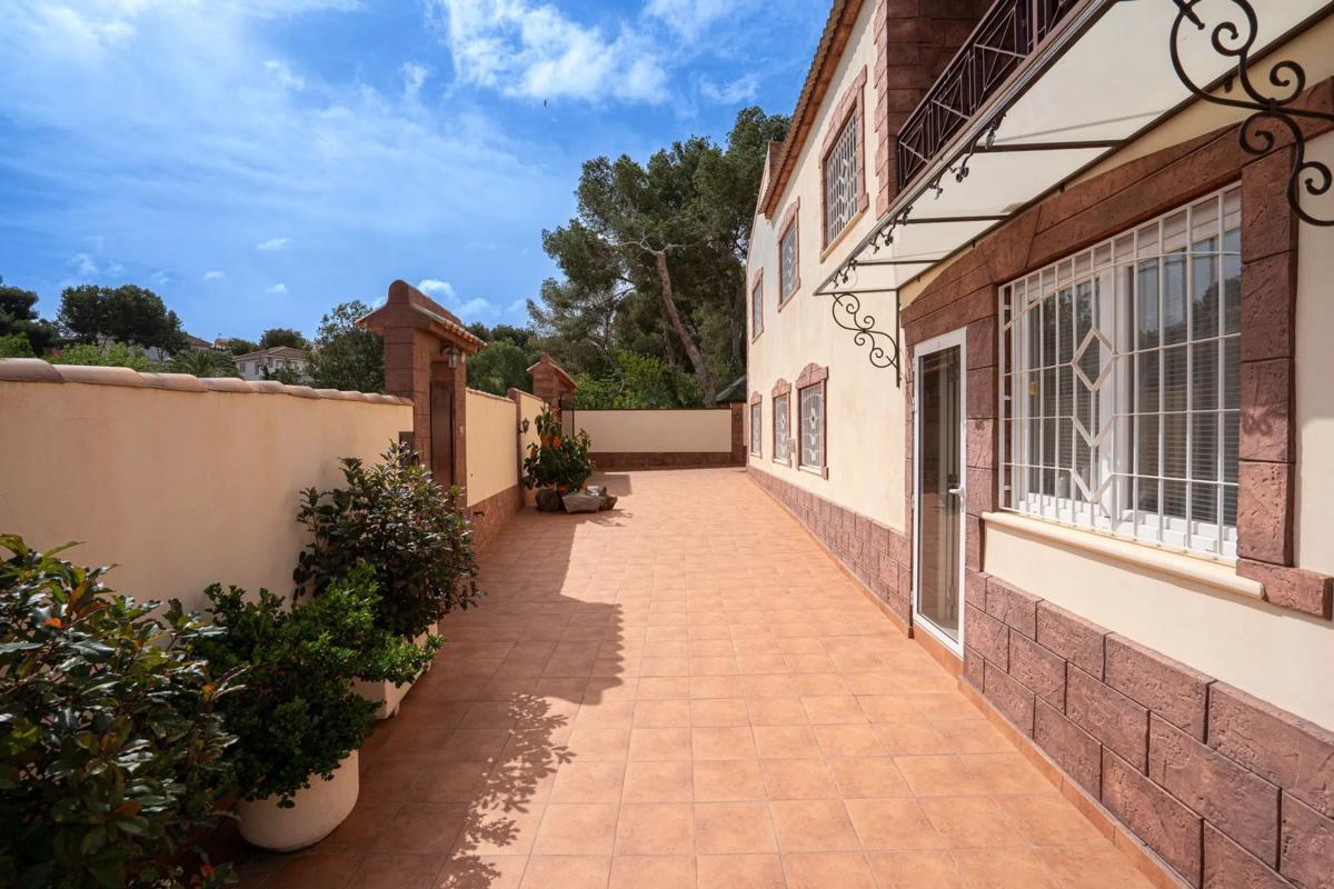 Properties for sale and rent in Spain photo 2