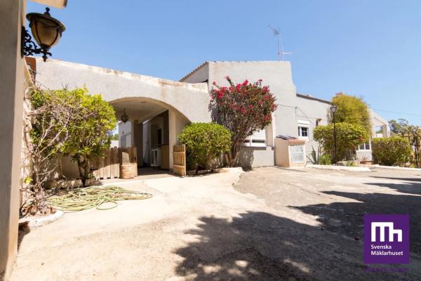 Casa independiente en calle islas grosa bal s/n photo 1