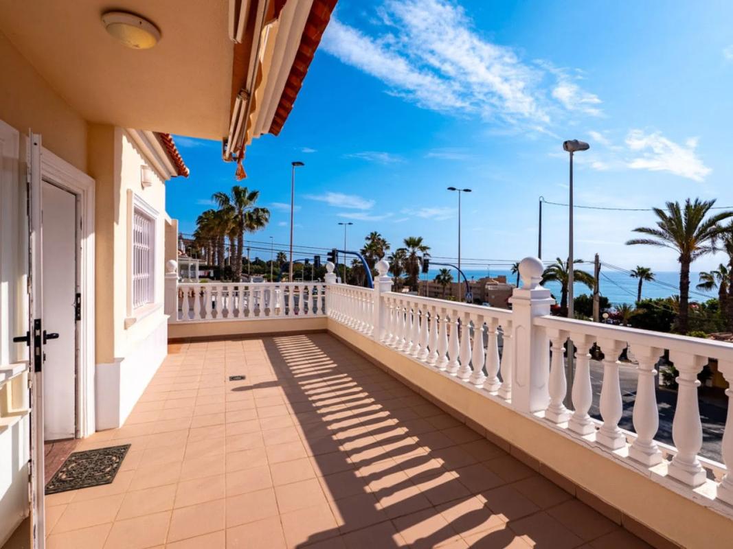 Sprzedaż niezależnego domku jednorodzinnego w  Calle Lebeche, Torrevieja photo 3
