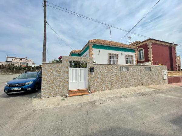 Independent chalet for sale in  Barrio Zona los Frutales, Torrevieja photo 1